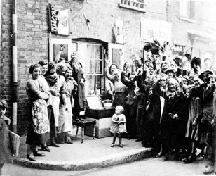 Jubiläumsdekoration im East End, 12. Mai 1935